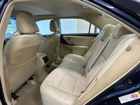 Used 2015 Toyota Camry XLE w/ Moonroof Package FWD image 21