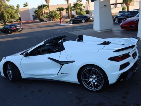 Used 2024 Chevrolet Corvette Z06 RWD image 17