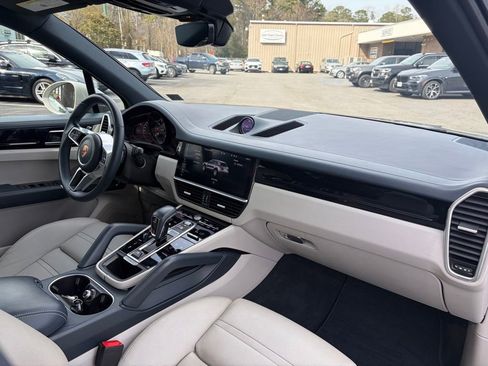 Used 2021 Porsche Cayenne S w/ Premium Package Plus image 18