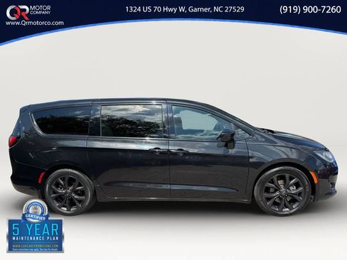 Used 2019 Chrysler Pacifica Touring Plus w/ S Appearance Package FWD image 2