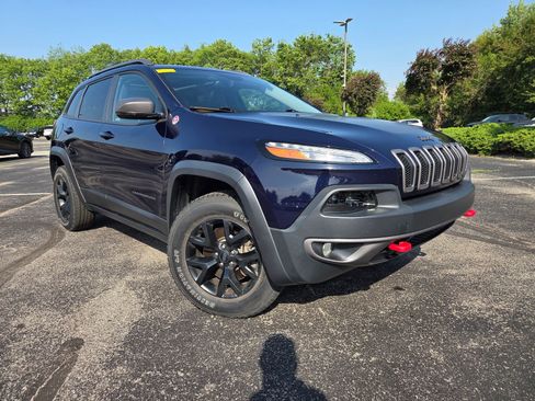 Used 2016 Jeep Cherokee Trailhawk w/ Comfort/Convenience Group AWD/4WD image 21