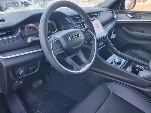 New 2025 Jeep Grand Cherokee Limited image 11