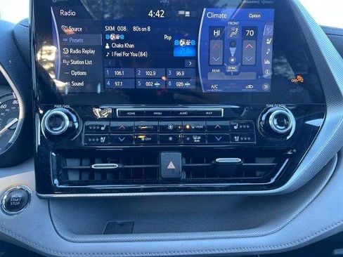 Used 2022 Toyota Highlander Platinum image 19