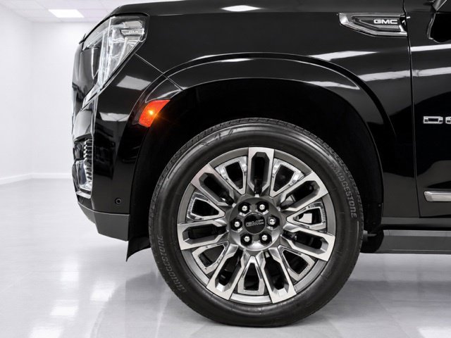 Used 2024 GMC Yukon XL Denali Ultimate AWD/4WD image 9