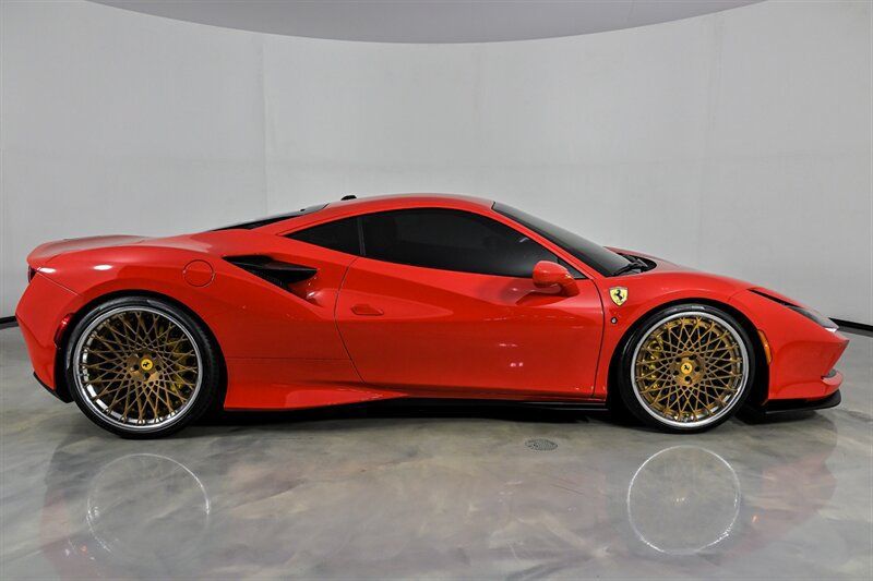 Used 2022 Ferrari F8 Tributo RWD image 10