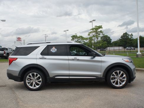 Used 2022 Ford Explorer Platinum w/ Equipment Group 601A AWD/4WD image 23