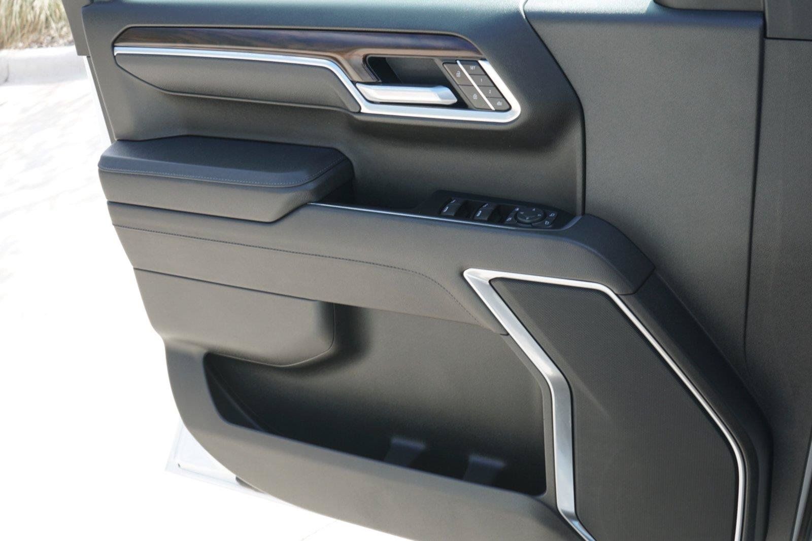 Used 2025 GMC Sierra 1500 SLT RWD image 18
