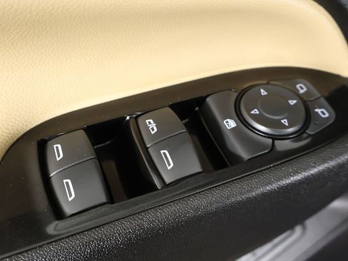 Used 2023 Chevrolet Equinox Premier image 37