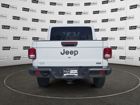 Certified 2023 Jeep Gladiator Overland image 5