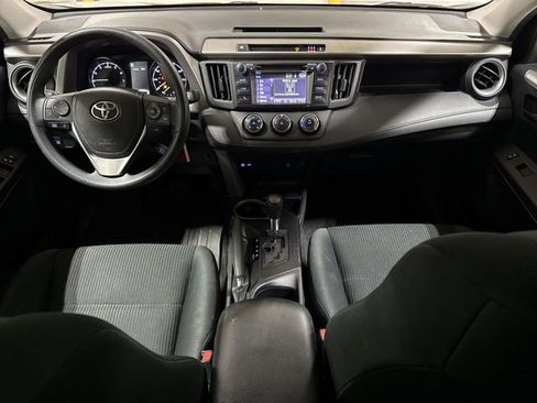 Used 2018 Toyota RAV4 LE AWD/4WD image 10