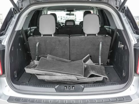 Used 2022 Ford Explorer XLT w/ Equipment Group 202A RWD image 21