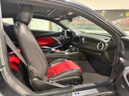 Used 2018 Chevrolet Camaro LT RWD image 11