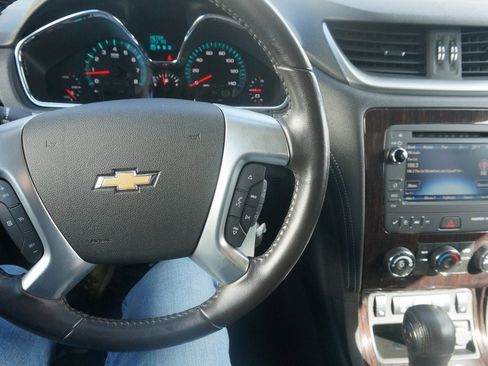Used 2016 Chevrolet Traverse LT w/ Style and Technology Package image 11