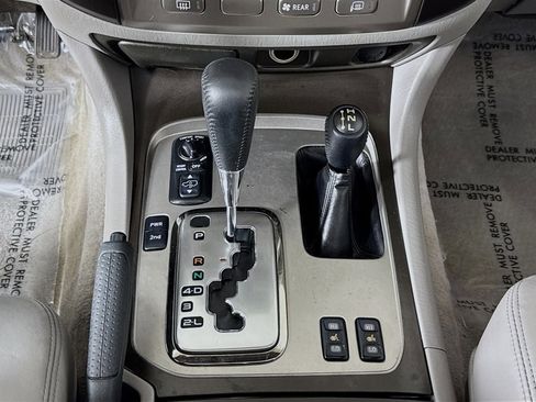 Used 2007 Toyota Land Cruiser image 18