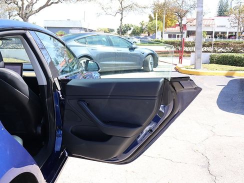 Used 2018 Tesla Model 3 Performance image 22