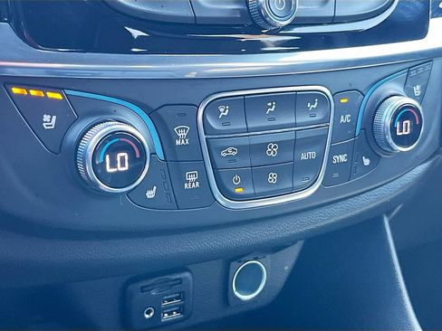 Used 2023 Chevrolet Traverse High Country FWD image 16