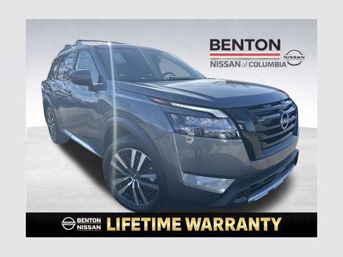 Used 2025 Nissan Pathfinder Platinum w/ Black Appearance Package image 1