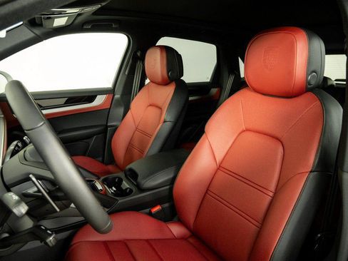 Certified 2026 Porsche Cayenne AWD/4WD image 5