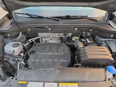 Used 2025 Volkswagen Atlas Peak Edition SE AWD/4WD image 35