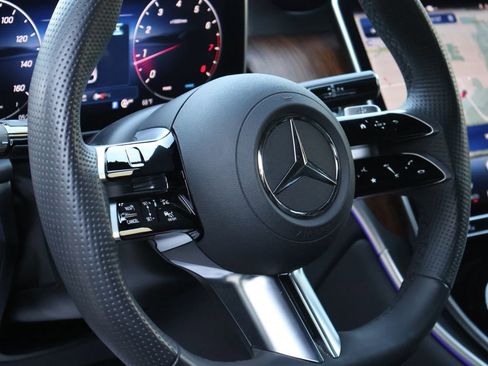 Used 2025 Mercedes-Benz GLC 300 4MATIC image 20