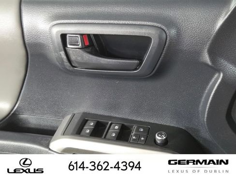 Used 2018 Toyota Tacoma SR5 RWD image 27