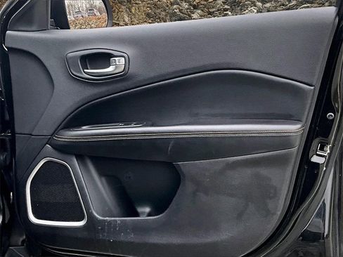 Used 2018 Jeep Compass Latitude w/ Popular Equipment Group image 22