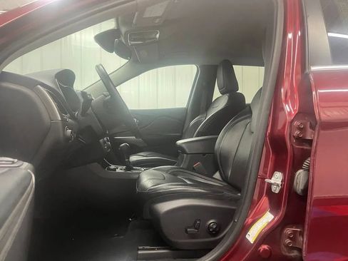Used 2019 Jeep Cherokee Limited AWD/4WD image 17