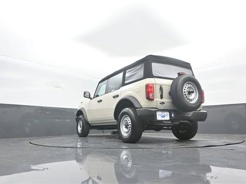 New 2025 Ford Bronco 4-Door image 30