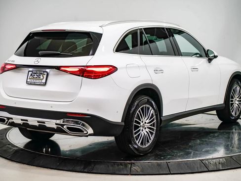 Used 2025 Mercedes-Benz GLC 300 image 4