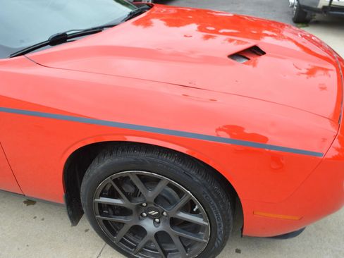 Used 2015 Dodge Challenger SXT w/ Driver Convenience Group RWD image 11