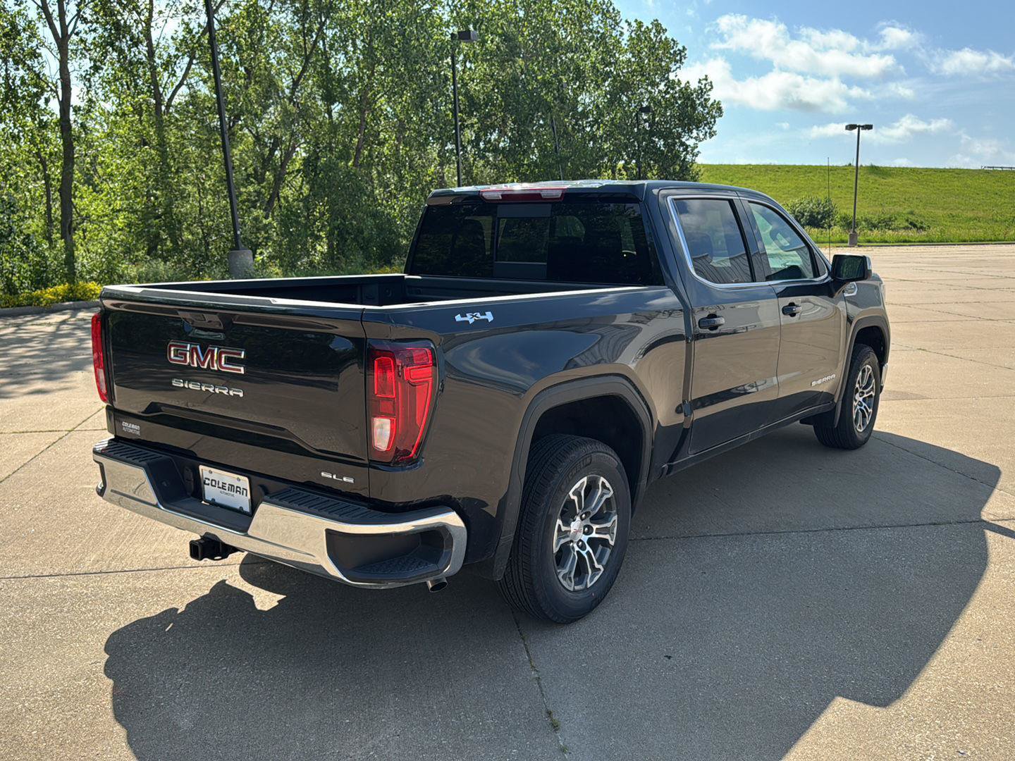 New 2026 GMC Sierra 1500 SLE w/ Preferred Package AWD/4WD image 21