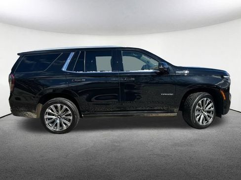 Used 2025 Chevrolet Tahoe High Country AWD/4WD image 15