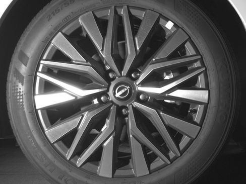 Used 2025 Nissan Altima 2.5 SV FWD image 16