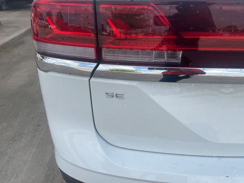 Used 2025 Volkswagen Atlas SE image 12