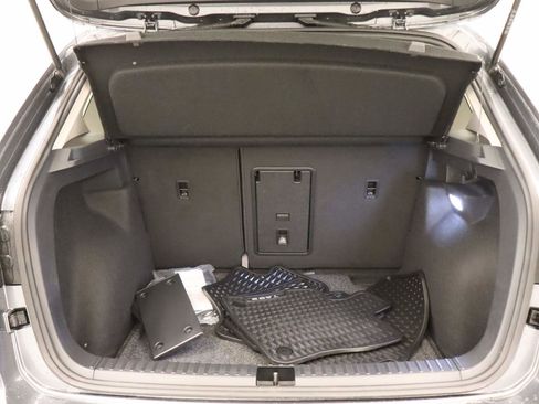 Used 2025 Volkswagen Taos SE FWD image 18