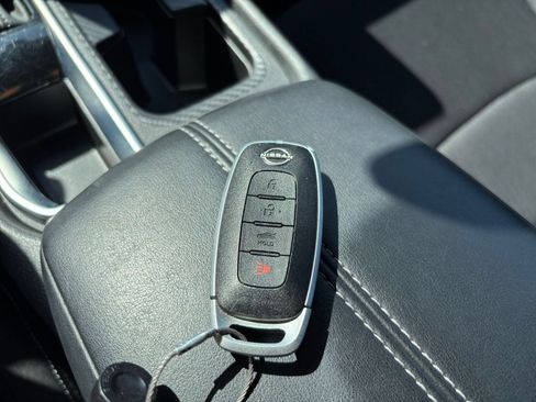 Used 2025 Nissan Sentra SV FWD image 17
