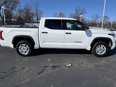 Used 2022 Toyota Tundra SR5 w/ SR5 Convenience Package image 2
