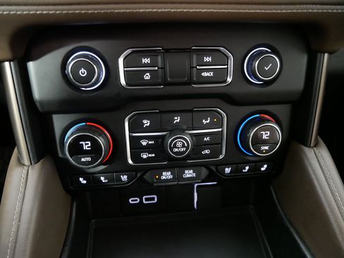 Used 2021 Chevrolet Tahoe High Country w/ Premium Package AWD/4WD image 31