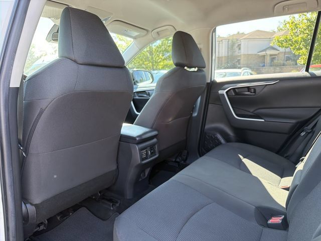 Used 2022 Toyota RAV4 LE FWD image 12