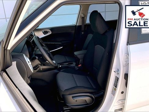 Used 2025 Kia Soul LX FWD image 24
