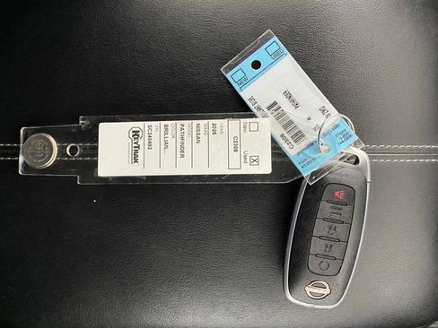 Used 2025 Nissan Pathfinder SV FWD image 31