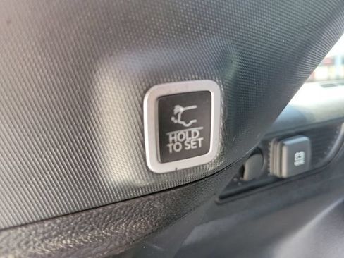 Used 2023 Jeep Grand Cherokee Altitude RWD image 9