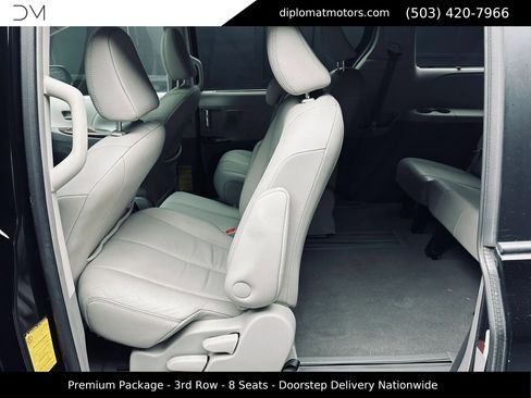 Used 2011 Toyota Sienna XLE w/ Premium Pkg FWD image 25
