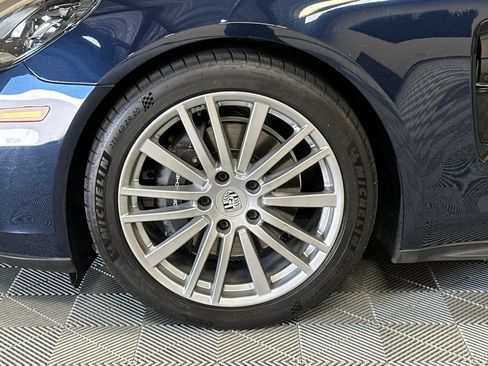Used 2019 Porsche Panamera RWD image 43