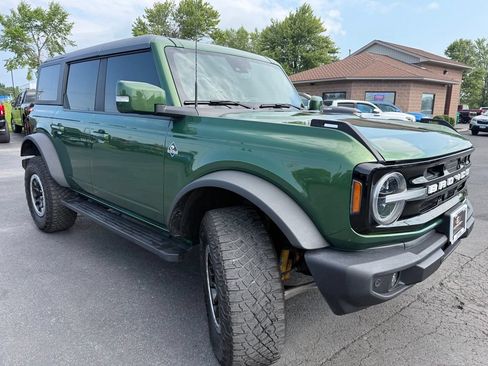 Used 2022 Ford Bronco Outer Banks w/ Sasquatch Package AWD/4WD image 3