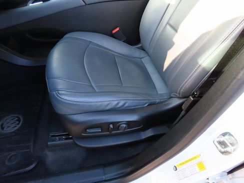 Used 2020 Buick Enclave Essence w/ Sport Touring Edition image 38