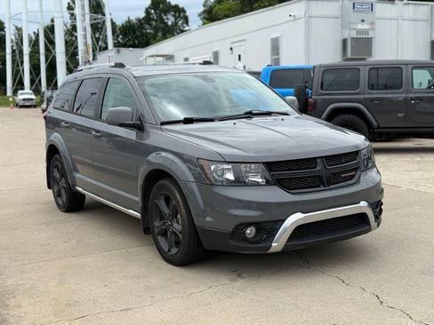 Used 2019 Dodge Journey Crossroad w/ Mopar All Weather Group FWD image 4