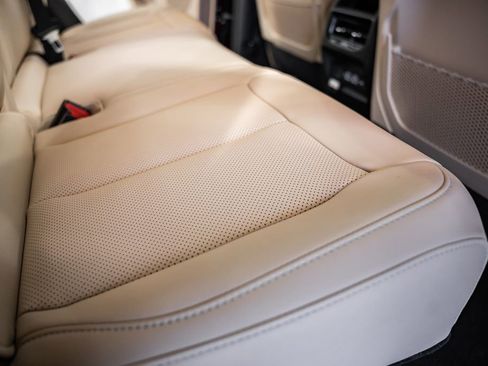 New 2025 Jeep Grand Cherokee Limited w/ Luxury Tech Group II image 33