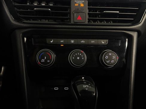 Used 2023 Volkswagen Taos SE w/ Panoramic Sunroof Package AWD/4WD image 16