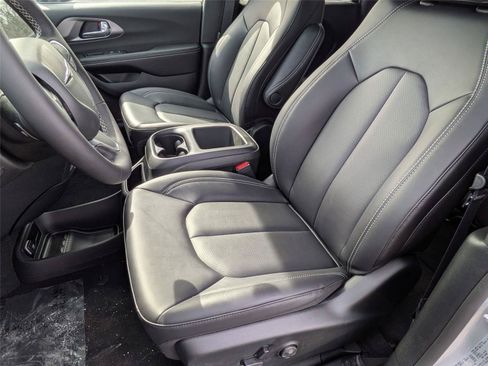 New 2026 Chrysler Voyager LX FWD image 26